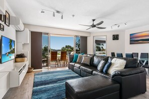 Apartment, 3 Bedrooms, Hot Tub, River View | Living room