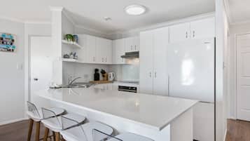 Apartment, 3 Bedrooms, Hot Tub, River View | Private kitchen | Full-sized fridge, microwave, oven, stovetop