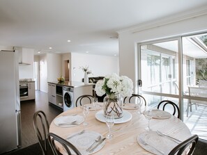 Three Bedroom Apartment | Private kitchen - Tasman Holiday Parks – Wanaka (Wanaka)