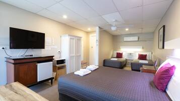 Family Room, Non Smoking | Iron/ironing board, free WiFi, bed sheets