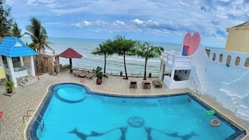 Habitación familiar, vista al mar | 1 habitación, minibar, escritorio y wifi gratis