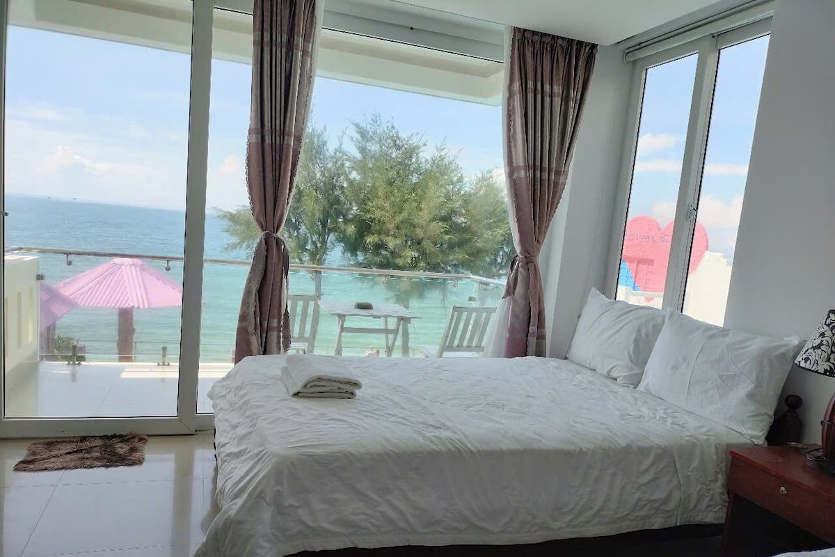 Family Room, Sea View