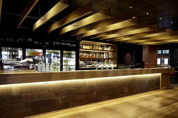 3 bars/lounges