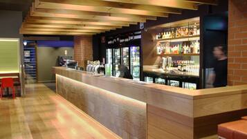 3 bars/lounges
