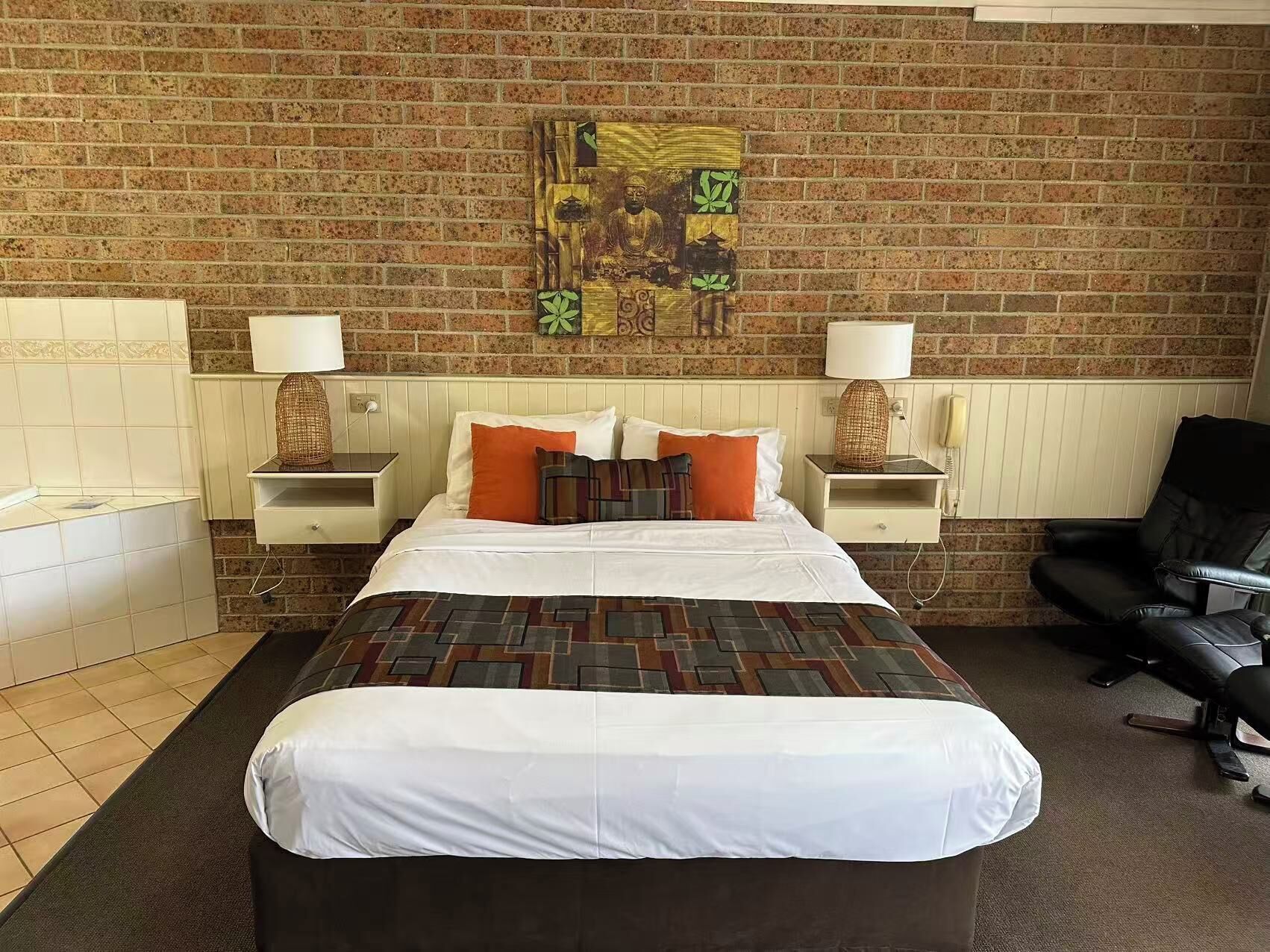 Standard Room, Non Smoking, Jetted Tub (Spa Suite) | Rollaway beds, free WiFi, bed sheets
