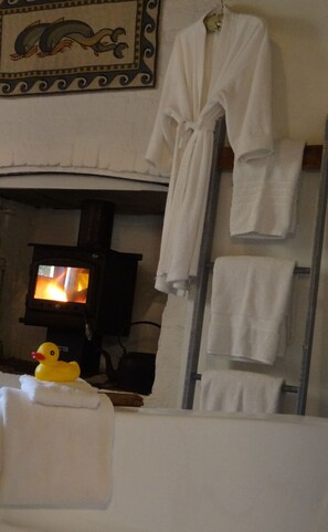 Amenidades de baño gratuitas, secadora de cabello, toallas 