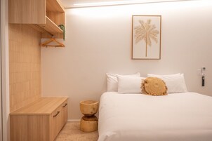 Decoración individual, mobiliario individual, cortinas opacas