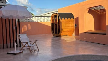 Piscine extérieure, cabanons gratuits, parasols de plage