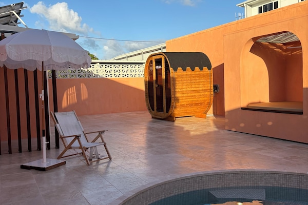 Outdoor pool, free cabanas, pool umbrellas
