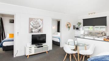 Suite Standard, 2 chambres, non-fumeur, cuisine (suite) | Coin séjour