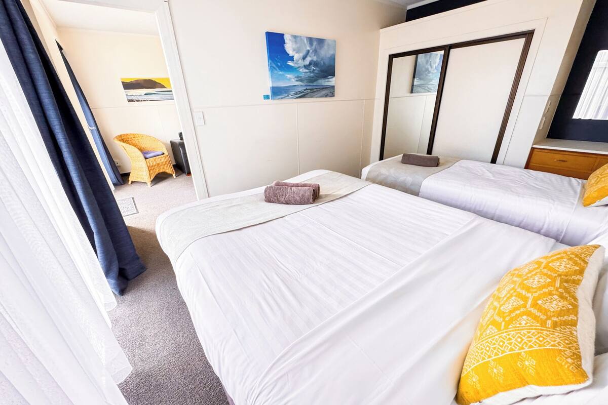 Classic Apartment | Iron/ironing board, WiFi (free), bed sheets