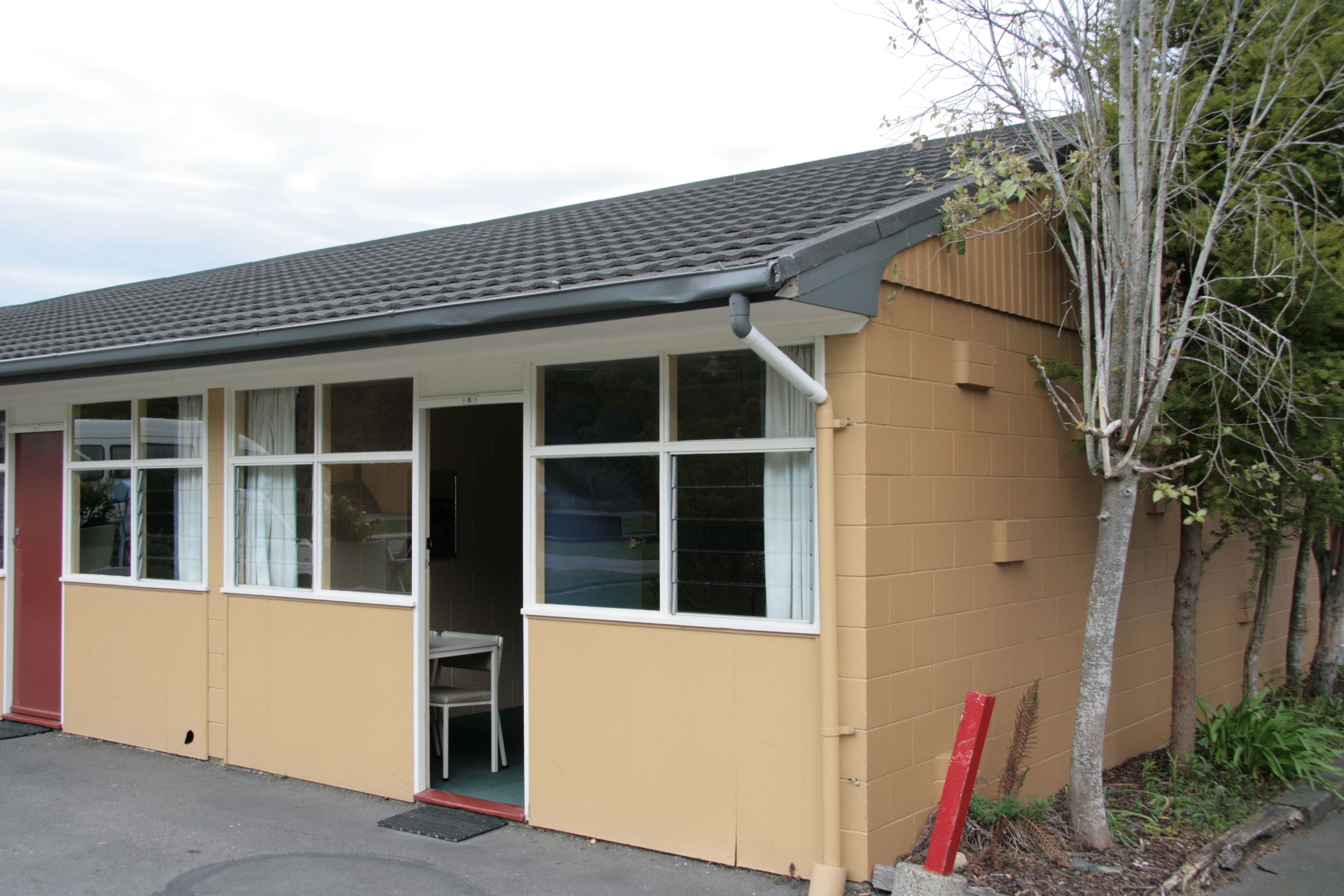 Large Cabin with Shared Bathroom 