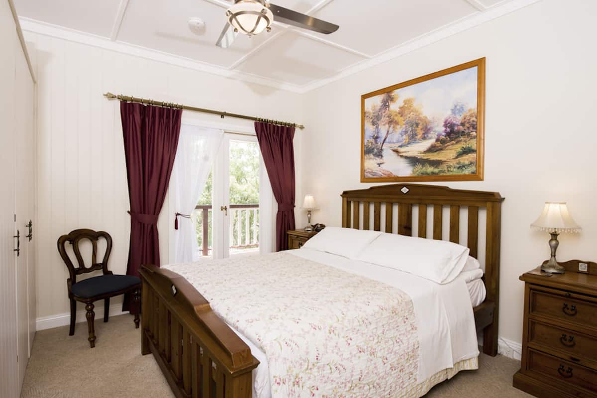 Standard-Suite, 1 Schlafzimmer, Nichtraucher, Balkon (Boutique w/ Ensuite) | Schreibtisch, Verdunkelungsvorhänge, Bügeleisen/Bügelbrett
