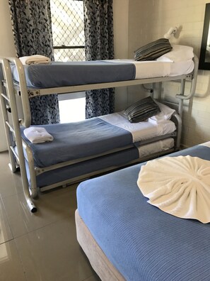 Family Room, 1 Bedroom, Kitchenette | Free WiFi - Bananatown Motel (Coffs Harbour)