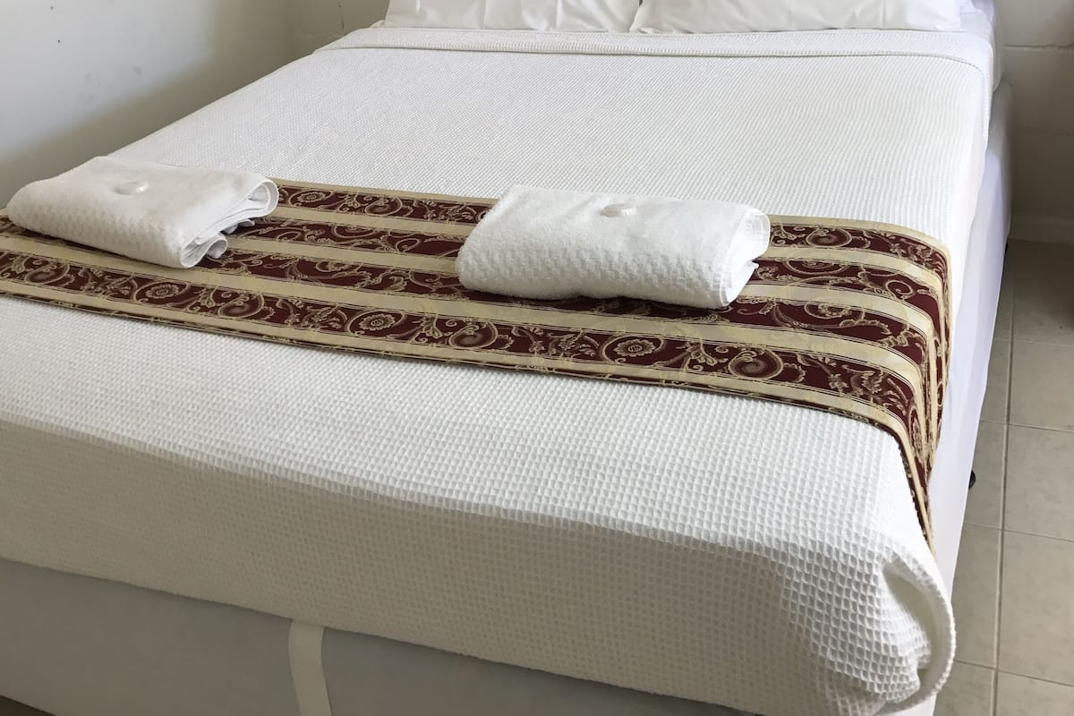 Standard Suite, 1 Queen Bed, Kitchenette | WiFi (free)