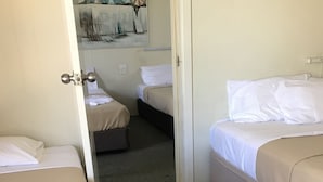 Suite Standard, 2 chambres, cuisinette (sleeps 6) | Accès au Wi-Fi (inclus)