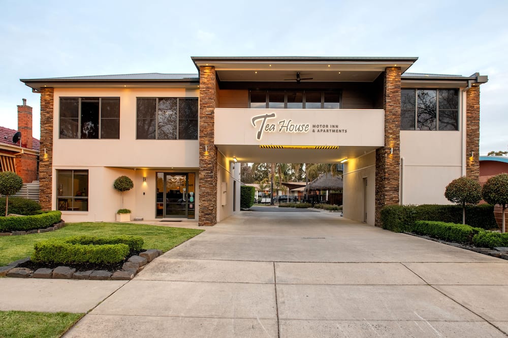 Tea House Motor Inn