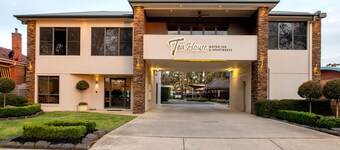 Tea House Motor Inn