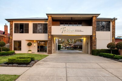 Tea House Motor Inn