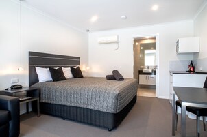 Executive Room, 1 King Bed, Non Smoking, Jetted Tub | Laptop workspace, soundproofing, iron/ironing board, free WiFi
