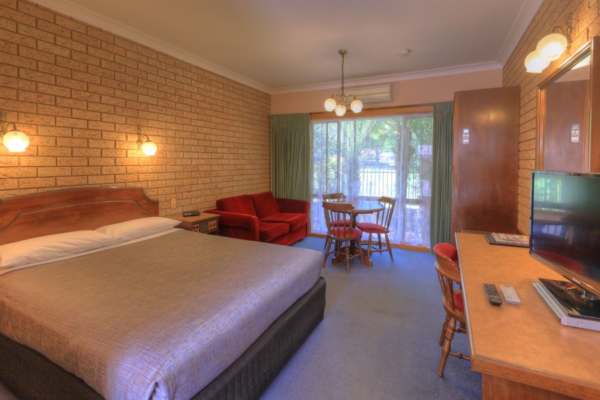Standard Room (Shower over bath) | Iron/ironing board, free WiFi, bed sheets