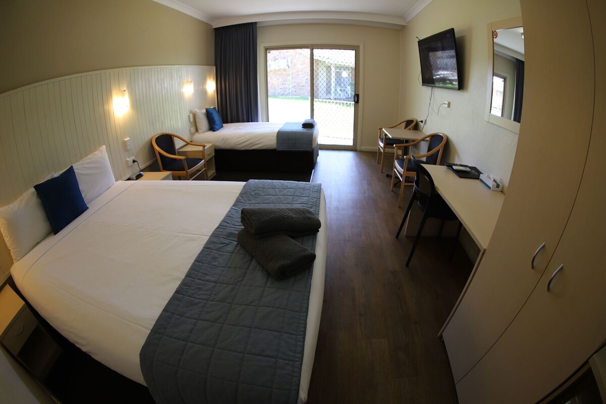 Desk, laptop workspace, WiFi (free), bed sheets