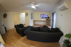 Family Apartment, 3 Bedrooms (Not Pet Friendly) | Desk, laptop workspace, free WiFi, bed sheets - Sleepy Hill Motor Inn (Raymond Terrace)