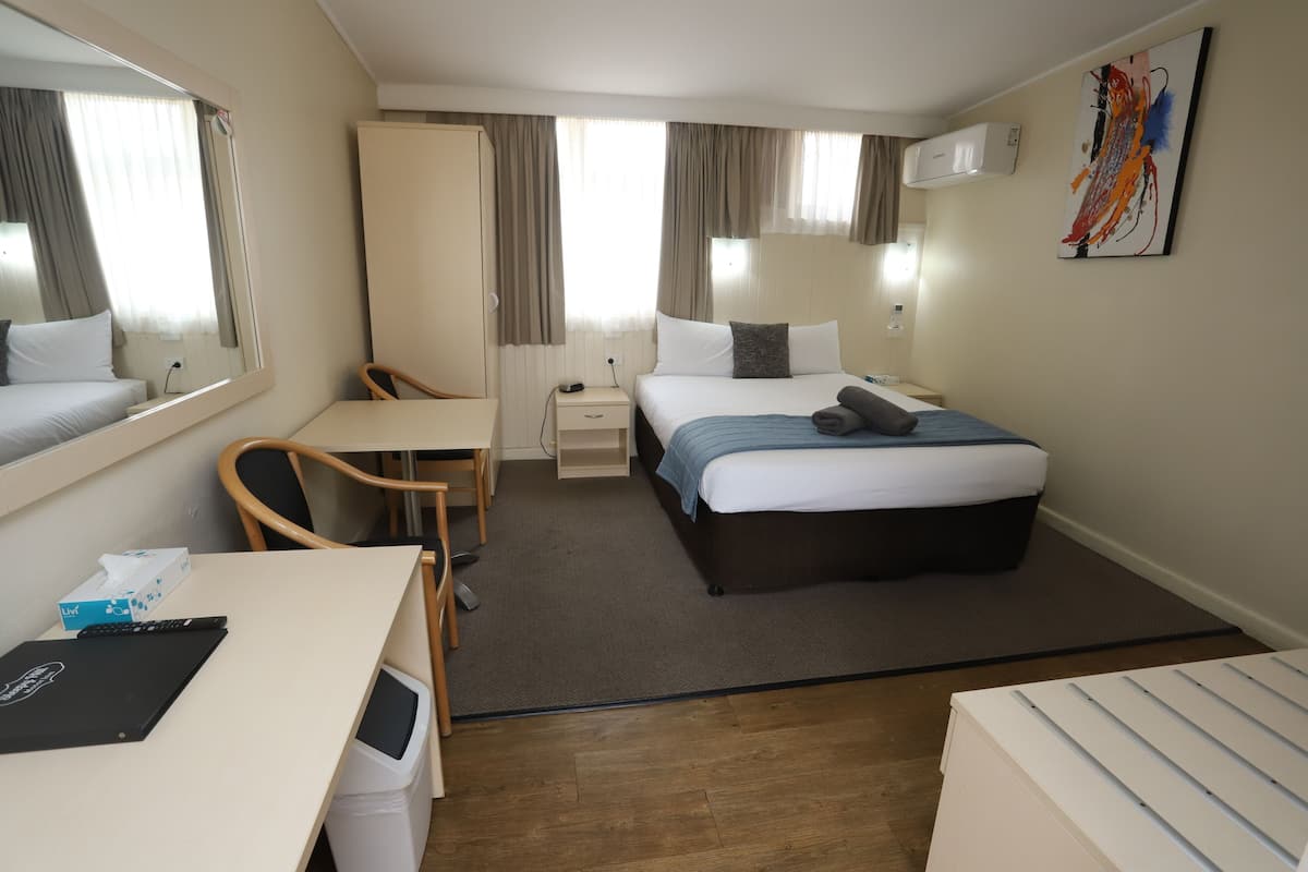 Executive kamer, 1 queensize bed, niet-roken (Not Pet Friendly) | 1 slaapkamer, een bureau, een laptopwerkplek, gratis wifi
