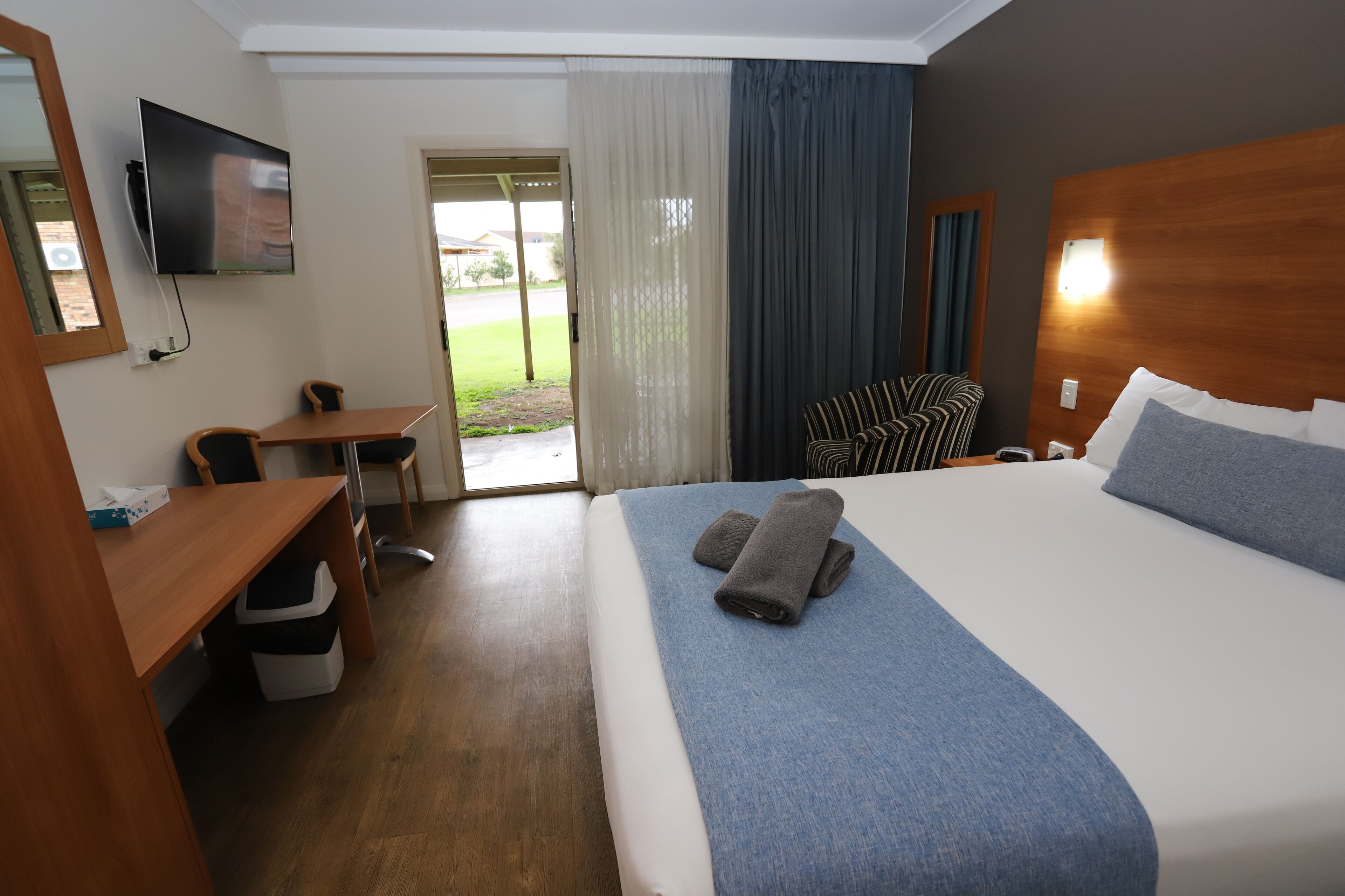 Deluxe Queen Room (Not Pet Friendly)