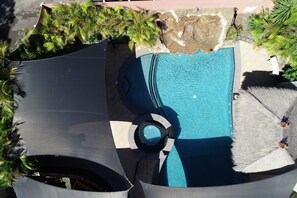 Seasonal outdoor pool, sun loungers - Sleepy Hill Motor Inn (Raymond Terrace)