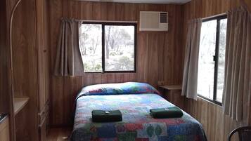 Comfort-Ferienhütte, 1 Doppelbett, Kochnische | 1 Schlafzimmer, hochwertige Bettwaren, Bettwäsche