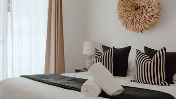 7-Bedroom Fun House | Individually decorated, individually furnished, free WiFi, bed sheets