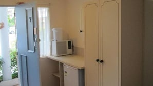 Iron/ironing board (on request), WiFi (free) - Great Lakes Motor Inn (Forster)
