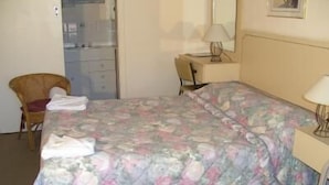 Iron/ironing board (on request), WiFi (free) - Great Lakes Motor Inn (Forster)