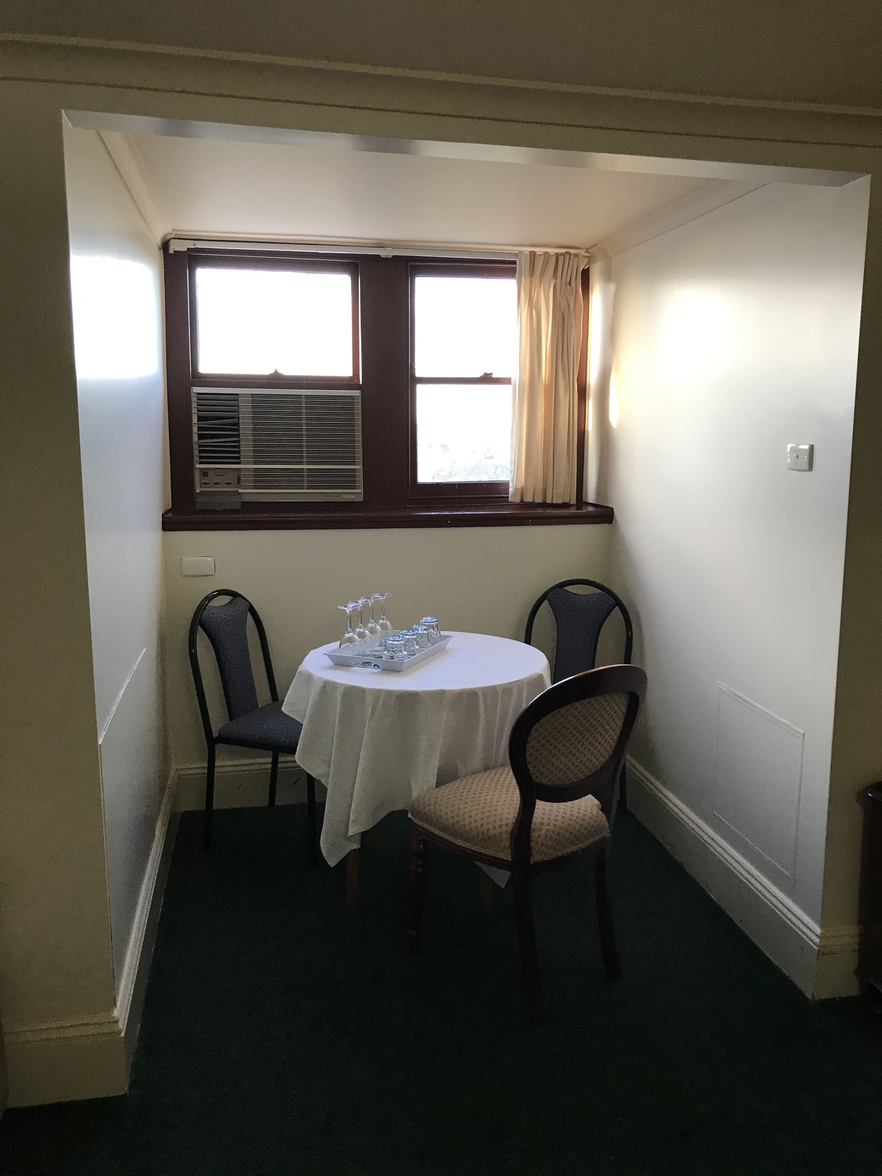kangaroobie suite | in-room dining