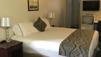 Suite económica, 1 habitación | Tabla de planchar con plancha, wifi gratis y ropa de cama