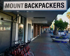Property entrance - Mount Backpackers (Tauranga)