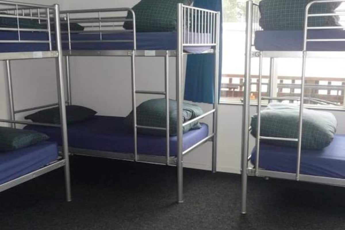 Dormitorio condiviso, vista città | Ferro/asse da stiro, Wi-Fi gratuito, lenzuola