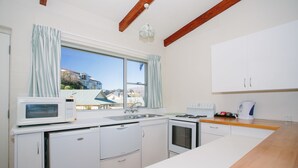 Standard Apartment, 2 Bedrooms, Non Smoking, Kitchen (Unit) | Private kitchen | Fridge, microwave, stovetop, dishwasher