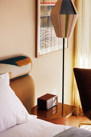 Deluxe Double or Twin Room | Premium bedding, pillowtop beds, individually decorated - Dolphins Motel (Mollymook)
