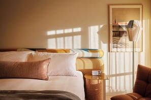 Premium bedding, pillow-top beds, individually decorated - Dolphins Motel (Mollymook)