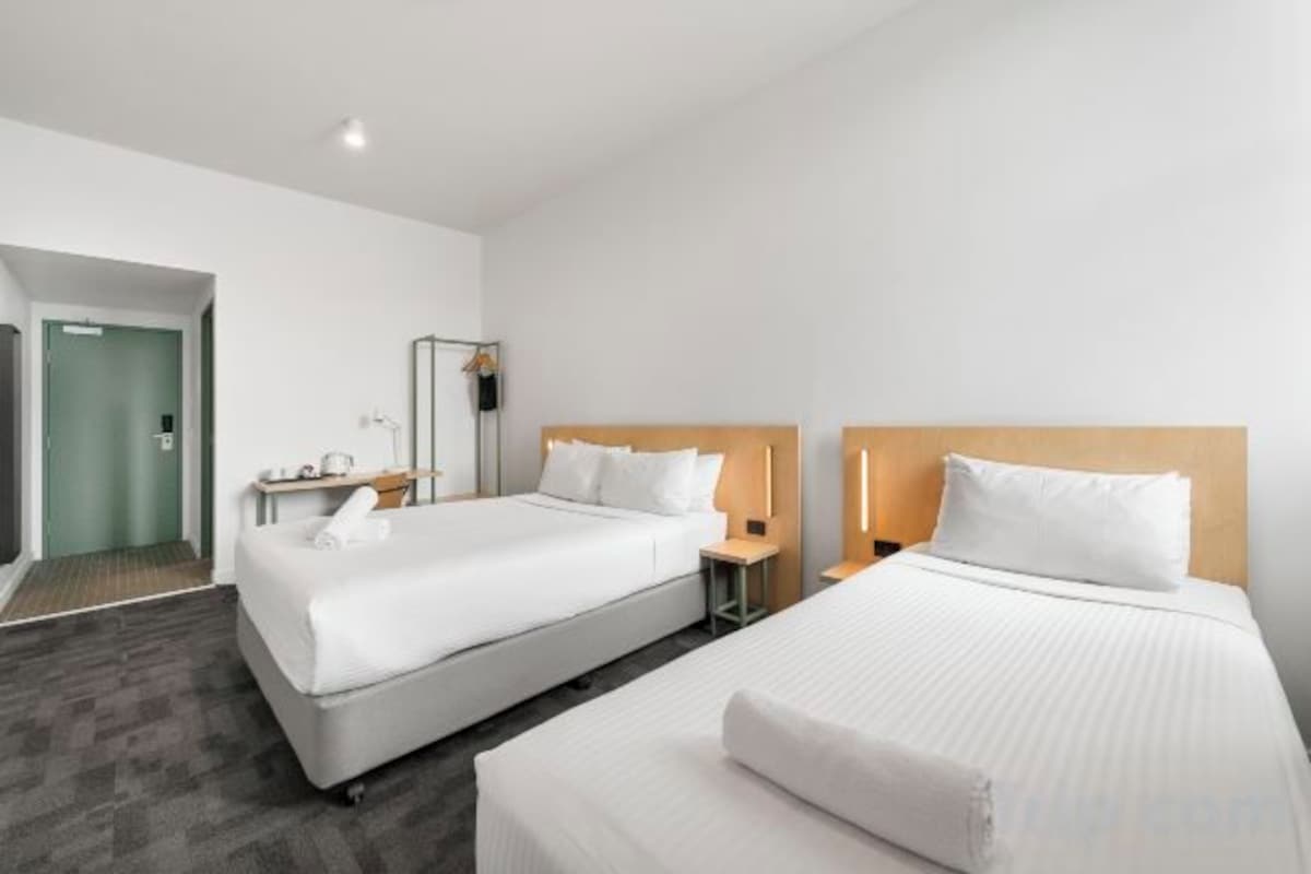 Blackout drapes, WiFi (free), bed sheets