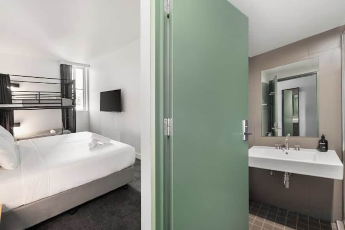 Blackout drapes, WiFi (free), bed sheets