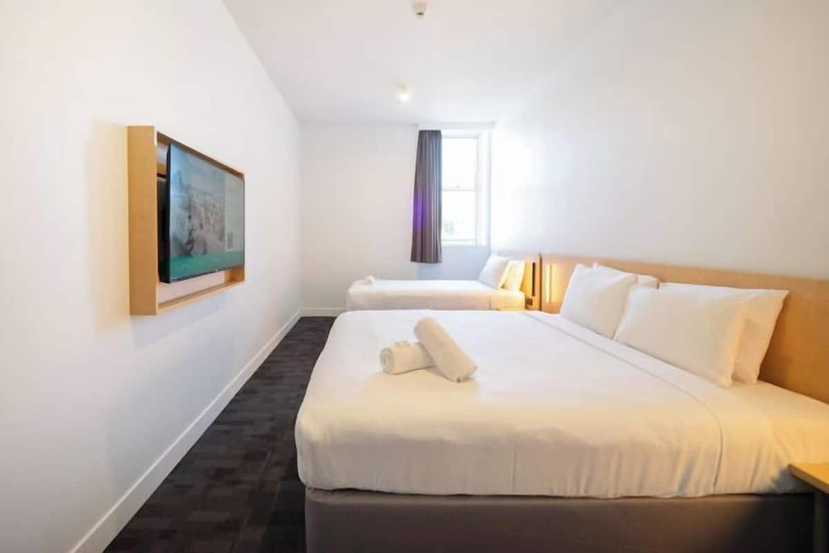 1 bedroom, blackout curtains, free WiFi, bed sheets