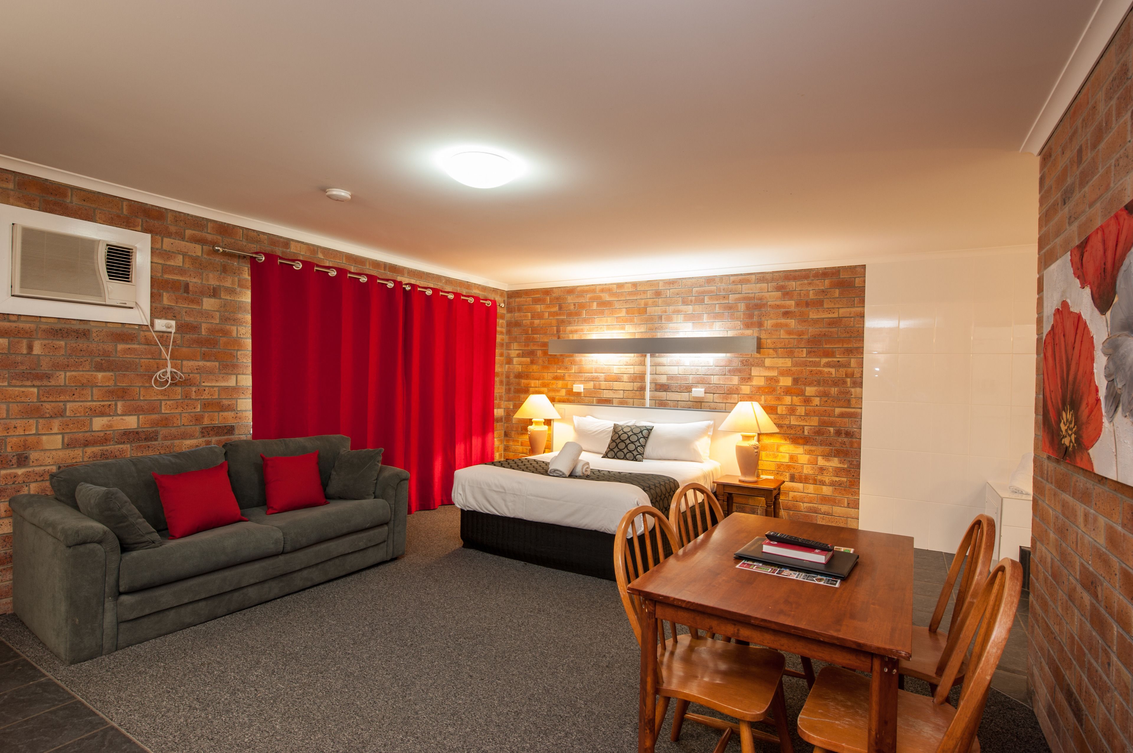 Standard Room, Non Smoking, Jetted Tub (Spa Suite) | Living area