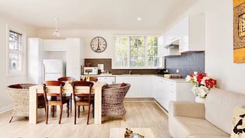 Standard Suite, 1 Bedroom, Kitchenette (Rose Cottage) | In-room safe, laptop workspace, soundproofing, free WiFi