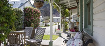 Settlers Cottage Motel