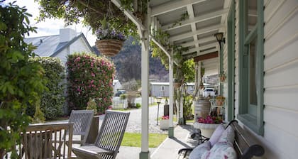 Settlers Cottage Motel