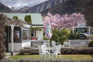 Garden - Settlers Cottage Motel (Arrowtown)