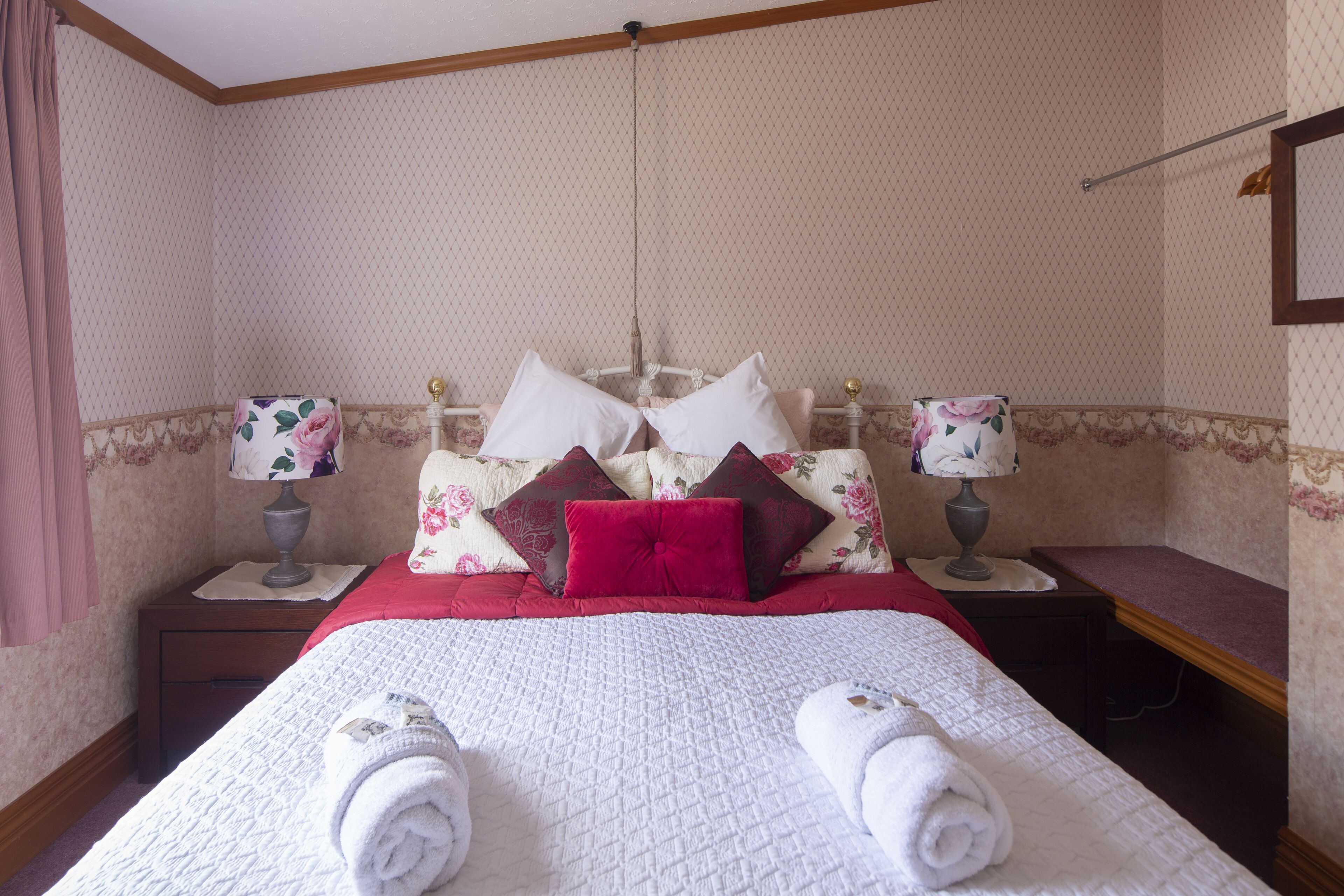 Decoració individual, mobiliari individual i habitacions insonoritzades 